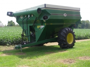 Zehr Farm Machinery Auction featured photo 9