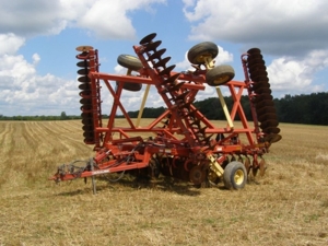 Zehr Farm Machinery Auction featured photo 13
