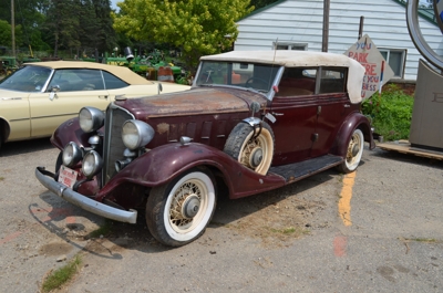 Bob Clark Auction #3- Vintage Tractors & Cars, Fenton featured photo 3