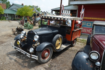 Bob Clark Auction #3- Vintage Tractors & Cars, Fenton featured photo 5